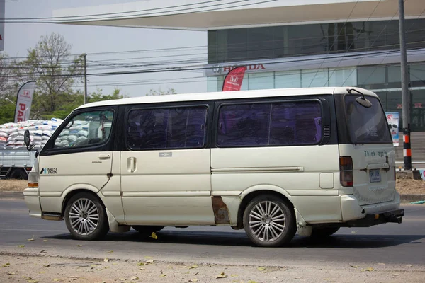 개인 도요타 Hiace 오래 된 반 차. — 스톡 사진