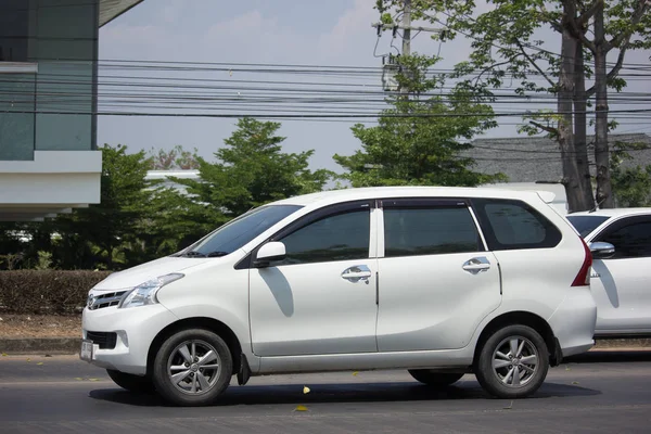 Coche privado Toyota Avanza . — Foto de Stock