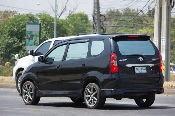 Coche privado Toyota Avanza . — Foto de Stock