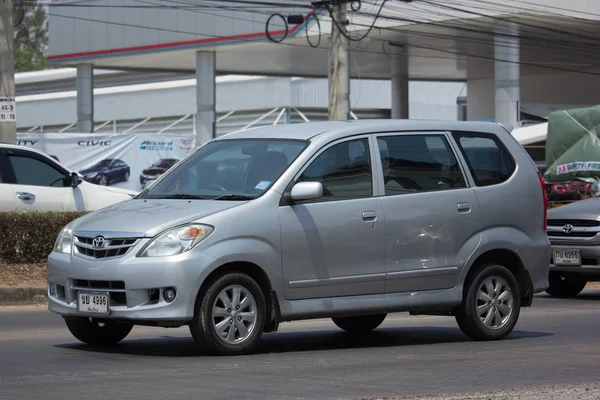 Coche privado Toyota Avanza . — Foto de Stock