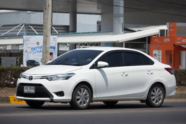 Privata sedanmodell bil Toyota Vios. — Stockfoto