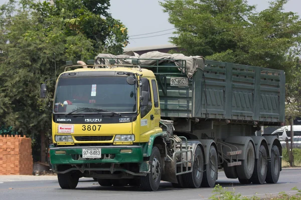 五十铃拖车自卸汽车的 D 石材公司 — 图库照片