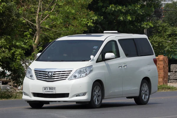 Van de lujo privado Toyota Alphard — Foto de Stock