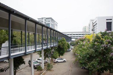 Suandok geçit, Suandok Park park bina arasında yürüyüş yolu 