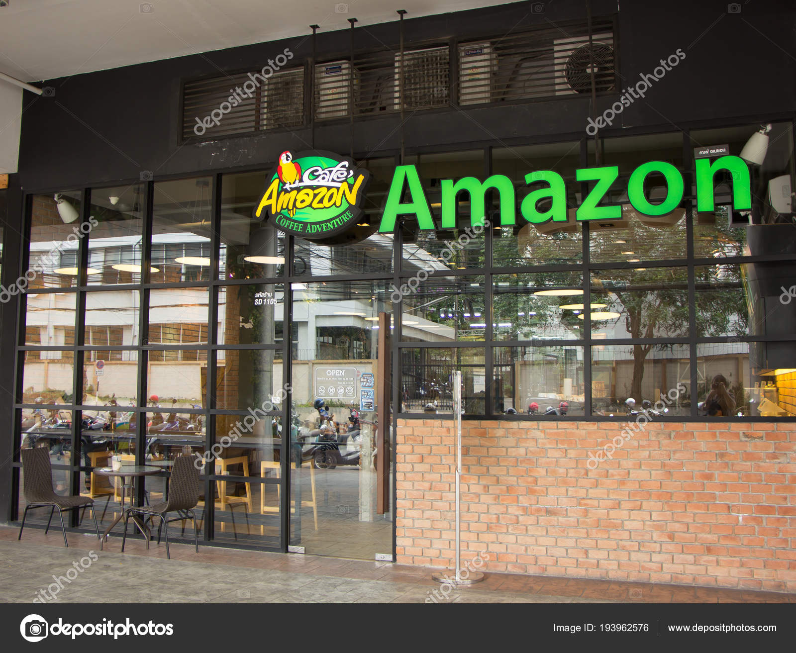Amazon Coffee shop in Suandok Park Stock Editorial Photo © nitinut380