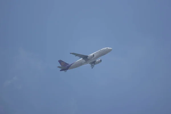 Airbus A320-200 Tay gülümsemek hava yolu. — Stok fotoğraf
