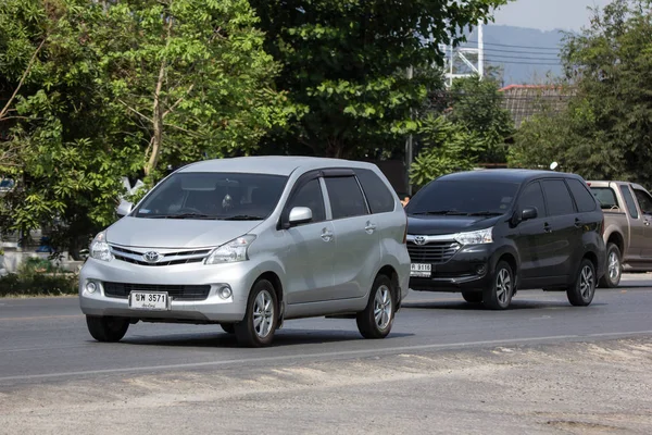 Частный автомобиль Toyota Avanza . — стоковое фото