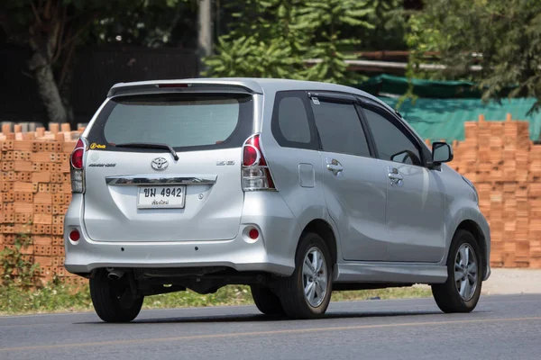 Coche privado Toyota Avanza . — Foto de Stock