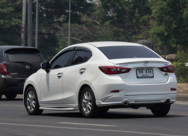 Chiang Mai, Tayland - 20 Nisan 2018: Özel Eko Kiralık Mazda 2. Yol no.1001 Chiangmai iş alanı 8 km.