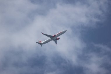 Chiang Mai, Tayland - 13 Mayıs 2018: Hs-Lsh Boeing 737 Max 9 Tay, aslan hava havayolu. Bangkok'a Chiangmai Havaalanı'ndan çıkar.