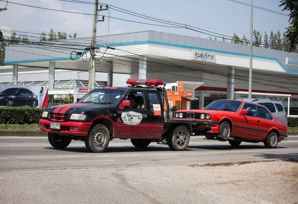 Nam Jaruen çekiciyi acil araba hareket