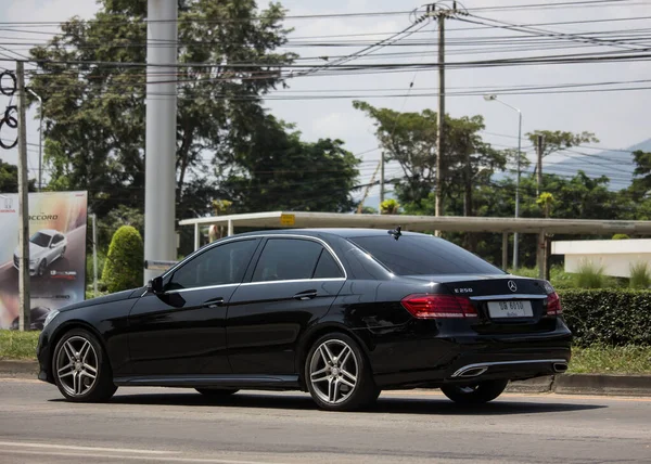 Coche de lujo Mercedes Benz E250 — Foto de Stock