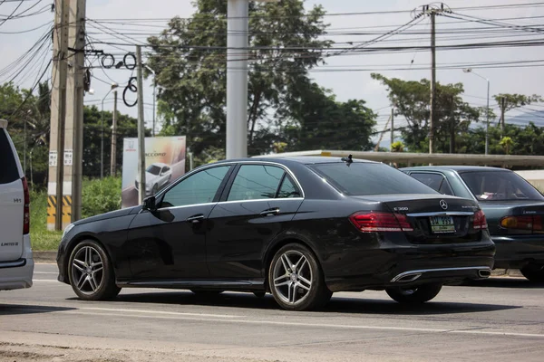 Carro de luxo Mercedes Benz E300 — Fotografia de Stock