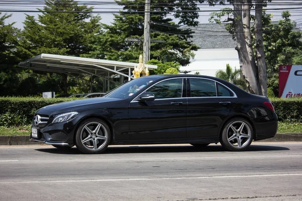 Carro de luxo Branco Mercedes Benz C300 — Fotografia de Stock