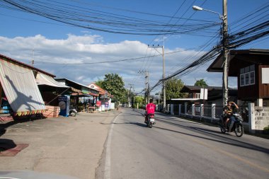 Trafik ve araba yolda. 