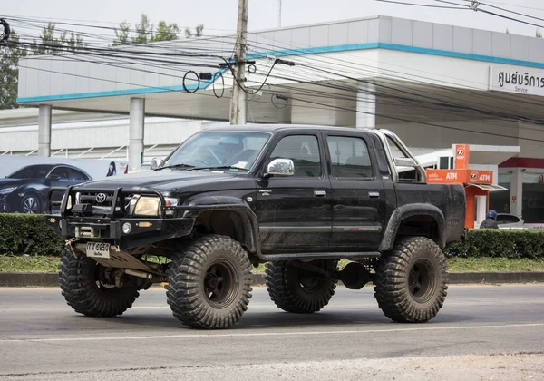 Özel Toyota Hilux kaplan kamyonet. — Stok fotoğraf