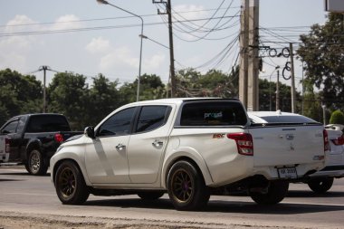 Özel araba, Mitsubishi Triton kamyonet.