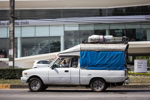 Coche privado, Mazda Familia mini Pick up camión . — Foto de Stock