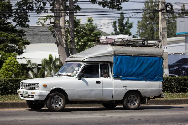 Coche privado, Mazda Familia mini Pick up camión . — Foto de Stock