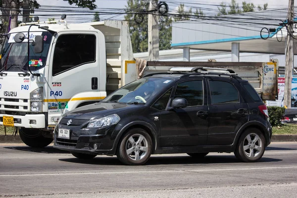 Suv prywatnego samochodu, Suzuki Sx4. — Zdjęcie stockowe