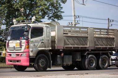 Thanachai şirketinin damperli kamyon.