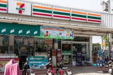 7-11 mağazası. 3029 numaralı yolda konum