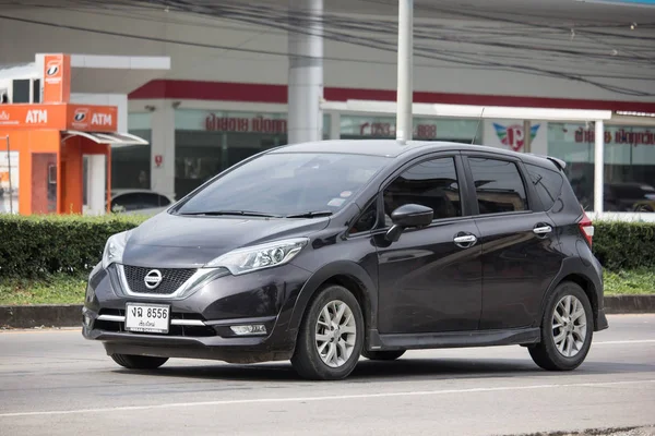 Nuevo coche ecológico Nissan Note . — Foto de Stock