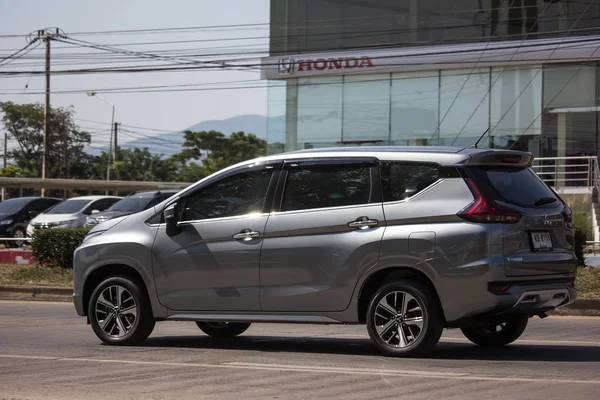 Coche privado nueva camioneta, Mitsubishi Expandar — Foto de Stock