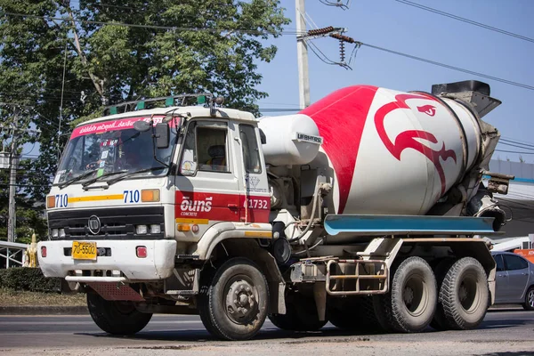Цементний вантажівка компанії Insee бетонний. — стокове фото