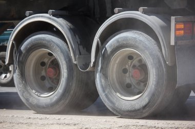 Emisyonları ve toz kamyonlar PM 2,5.