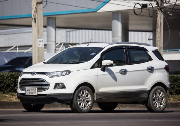 Приватному автомобілі Ford Ecosport позашляховик автомобілів для міських користувача. — стокове фото