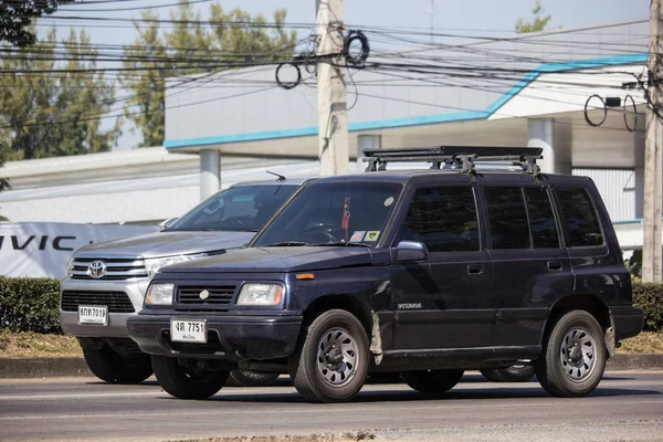 Privater Mini-Geländewagen, Suzuki Vitara. — Stockfoto