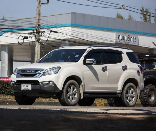 Coche privado SUV Isuzu Mu x Mu-x . — Foto de Stock