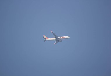 T 'way Air' in Boeing 737-800 'ü. 