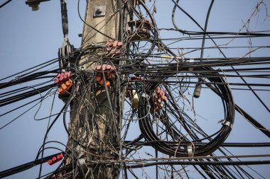 Karışık elektrik kablosu ve kablo hattı