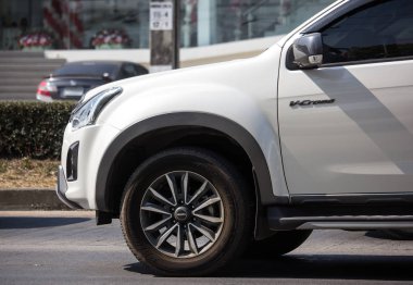 Chiangmai, Tayland - 24 Aralık 2019: Er Isuzu Dmax kamyonet. 1001 no 'lu yolda. Chiangmai şehrinden 18 km uzakta..