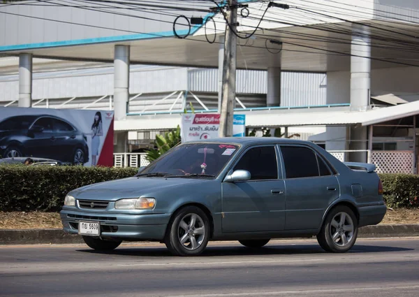 チェンマイ 2020年1月7日 自家用車 トヨタカローラ 写真はタイ チェンマイのダウンタウンから約8キロの国道121号線 — ストック写真