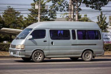 Chiangmai, Tayland - 19 Ocak 2020: Er Toyota Hiace eski Van Car. 1001 numaralı yolda, Chiangmai şehrinden 8 km uzakta..