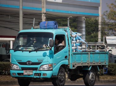 Chiangmai, Tayland - 9 Ocak 2020: Er Hino Kargo Truck. Fotoğraf 1001 nolu yolda, Chiangmai, Tayland 'a 8 km uzaklıkta..