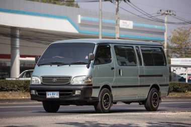 Chiangmai, Tayland - 9 Ocak 2020: Er Toyota Hiace eski Van Car. 1001 numaralı yolda, Chiangmai şehrinden 8 km uzakta..