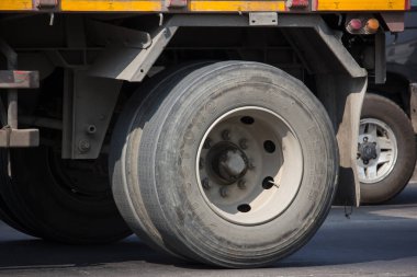 Chiangmai, Tayland - 21 Ocak 2020 Firestone Lastikleri. 1001 numaralı yolda, Chiangmai şehrinden 8 km uzakta..