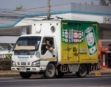Chiangmai, Tayland - 7 Şubat 2020 Panasonic Battery teslimat kamyonu. Fotoğraf 121 numaralı yolda, Chiangmai, Tayland 'a 8 km uzaklıkta..