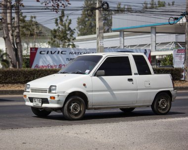 Chiangmai, Tayland - 7 Şubat 2020: Özel küçük şehir arabası, Daihatsu Mira. Fotoğraf 121 no 'lu yolda, Chiangmai, Tayland şehir merkezinden yaklaşık 8 km uzaklıkta..