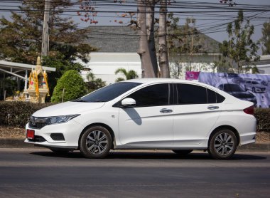 Chiangmai, Tayland - 13 Şubat 2020: özel Honda City Compact arabası. Japon üretici Honda tarafından üretildi. Fotoğraf 121 numaralı yolda, Chiangmai, Tayland 'a 8 km uzaklıkta..
