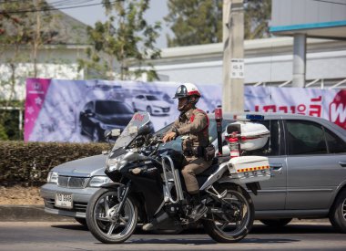 Chiangmai, Tayland - 13 Şubat 2020: motosiklet ve Maejo Polis Merkezi. 1001 no 'lu yolda, Chiangmai İş Alanından 8 km uzakta..