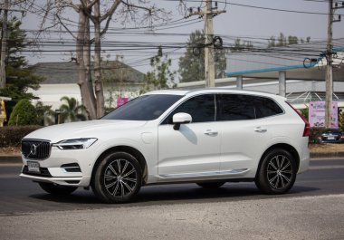 Chiangmai, Tayland - 20 Şubat 2020: Özel araba, Volvo XC60. Fotoğraf 121 no 'lu yolda, Chiangmai, Tayland şehir merkezinden yaklaşık 8 km uzaklıkta..
