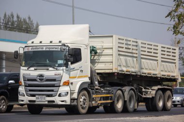 Chiangmai, Tayland - 20 Şubat 2020: Er Hino Çöp Kamyonu. 1001 no 'lu yolda. Chiangmai İş Alanından 18 km uzakta..
