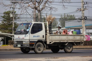 Chiangmai, Tayland - 20 Şubat 2020: Özel Mitsubishi Super Canter Kargo Truck. Fotoğraf 121 numaralı yolda, Chiangmai, Tayland 'a 8 km uzaklıkta..