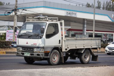 Chiangmai, Tayland - 20 Şubat 2020: Özel Mitsubishi Super Canter Kargo Truck. Fotoğraf 121 numaralı yolda, Chiangmai, Tayland 'a 8 km uzaklıkta..
