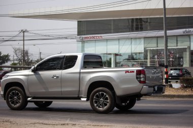 Chiangmai, Tayland - 20 Şubat 2020: özel araba, New Mitsubishi Triton kamyonet. 1001 no 'lu yolda, Chiangmai İş Alanından 8 km uzakta..